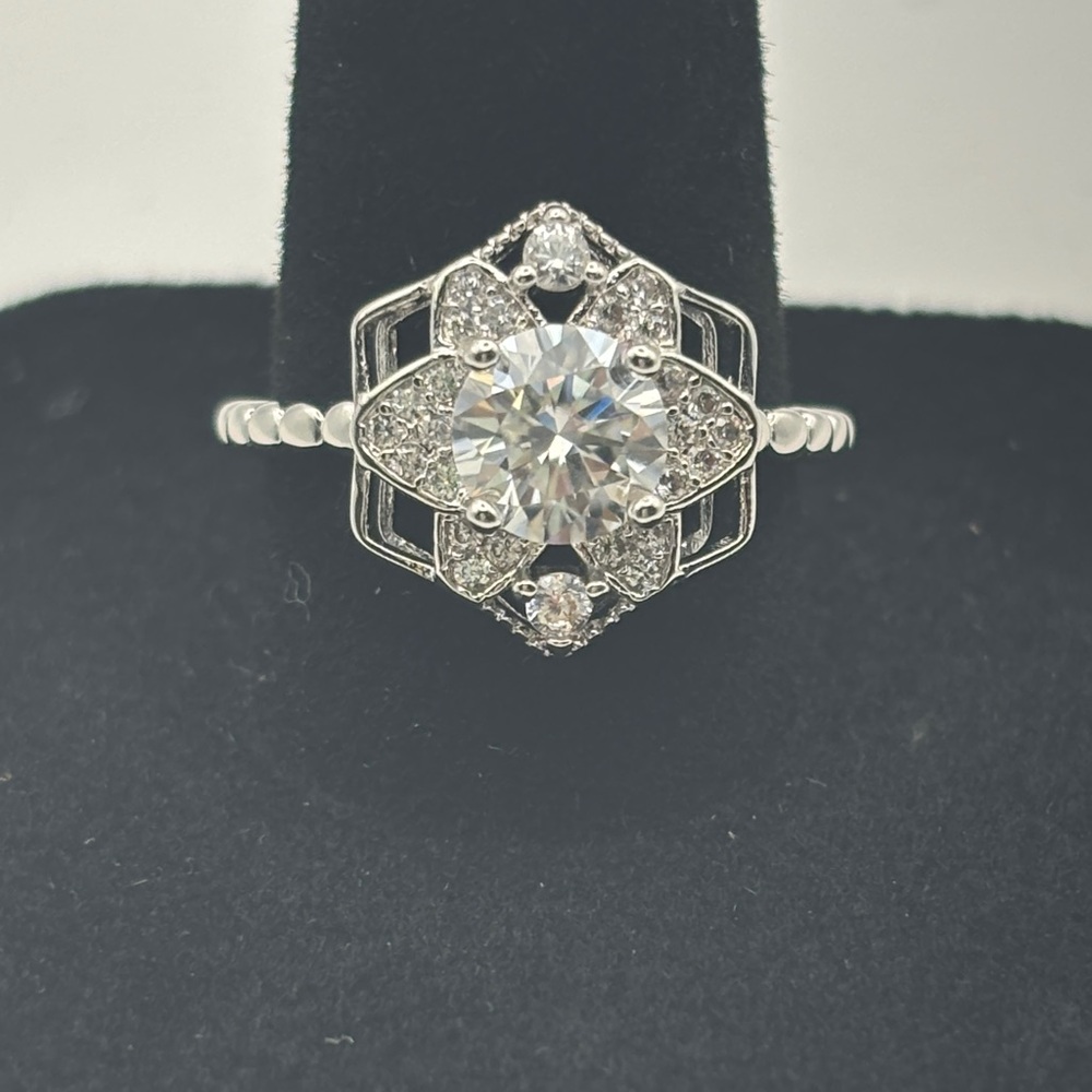 Elegant Silver Floral Moissanite Ring